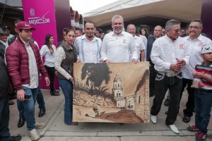 Bedolla atiende peticiones de obra, agua y campo en audiencia pública en Charo.