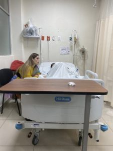 Gobierno de la Heroica cubre gastos médicos de familia afectada en Zitácuaro<br>