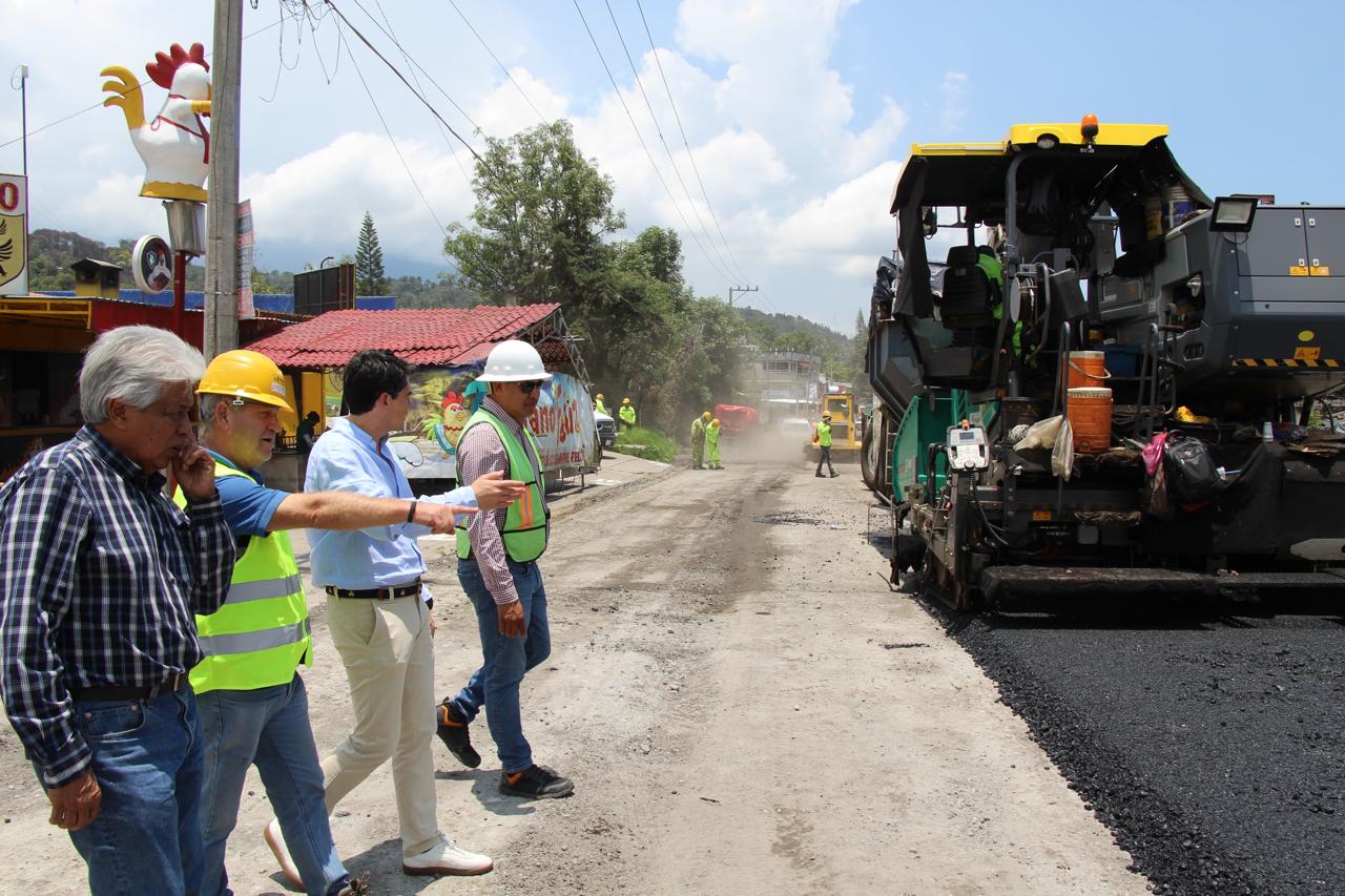 Toño Ixtláhuac supervisa avance de obra clave para la conectividad de Zitácuaro con Morelia