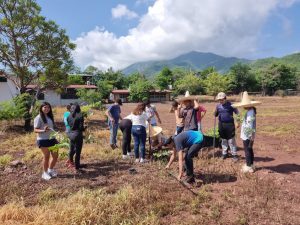 Estudiantes de Cecytem se unen a la reforestación con la siembra de 200 árboles