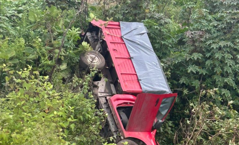 Aparatoso Accidente en Libramiento Norte: Conductor Ileso Tras Volcadura