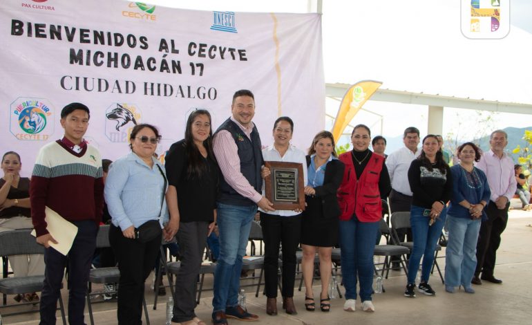 Jeovana Alcántar, inauguró un aula y arrancó los trabajos de la fachada y barda perimetral del CECYTE 17 Plantel Ciudad Hidalgo.