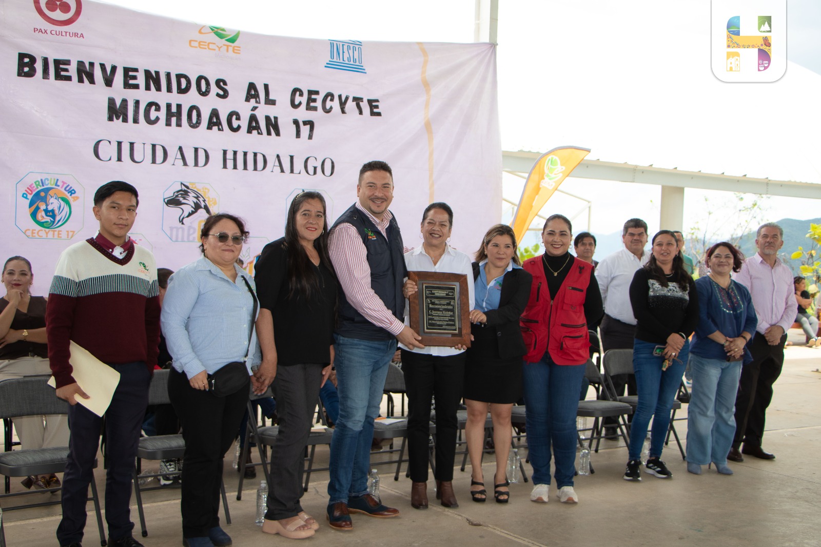 Jeovana Alcántar, inauguró un aula y arrancó los trabajos de la fachada y barda perimetral del CECYTE 17 Plantel Ciudad Hidalgo.