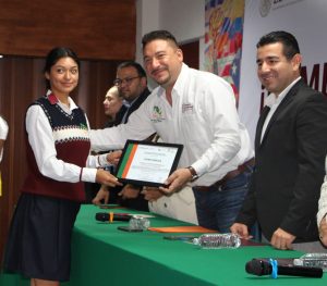 Egresa la segunda generación de estudiantes Cecytem con educación dual