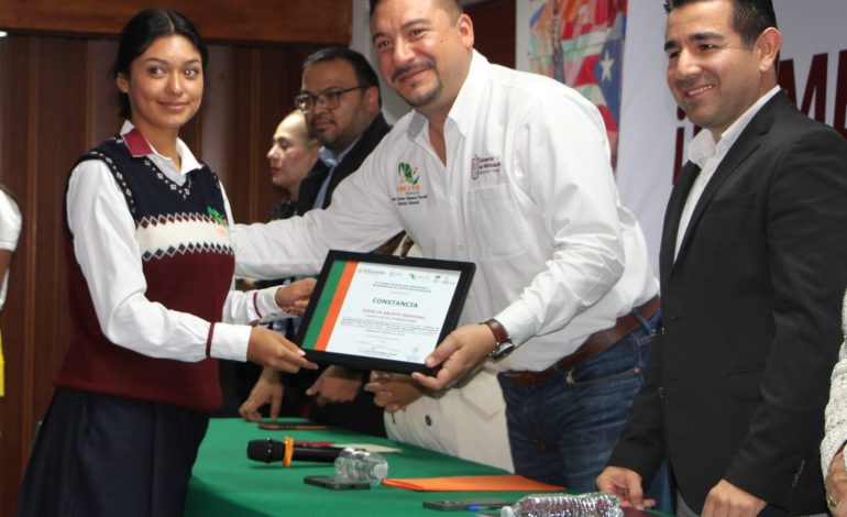 Egresa la segunda generación de estudiantes Cecytem con educación dual