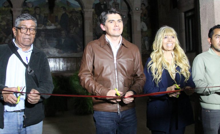 TOÑO IXTLÁHUAC INAUGURA REMODELACIÓN DEL PATIO DEL PALACIO MUNICIPAL DE ZITÁCUARO