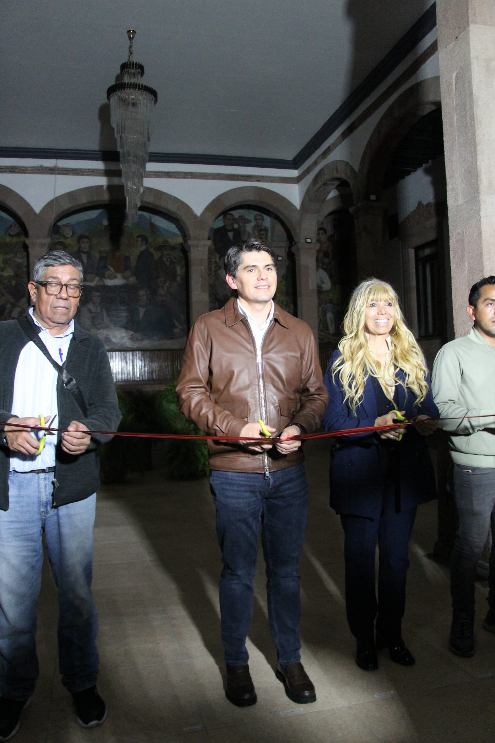 TOÑO IXTLÁHUAC INAUGURA REMODELACIÓN DEL PATIO DEL PALACIO MUNICIPAL DE ZITÁCUARO
