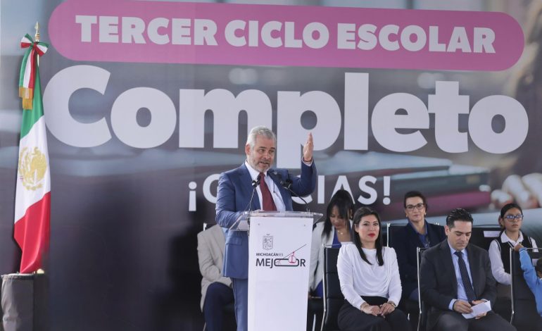 Michoacán logra un tercer ciclo escolar completo; Bedolla agradece a docentes