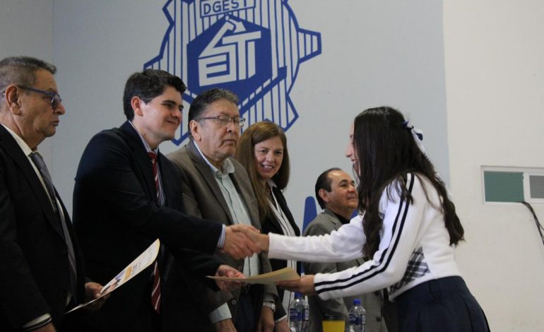 Toño Ixtláhuac apadrina generación 2022–2025 de la Secundaria Técnica No. 49 «Samuel Ramos»