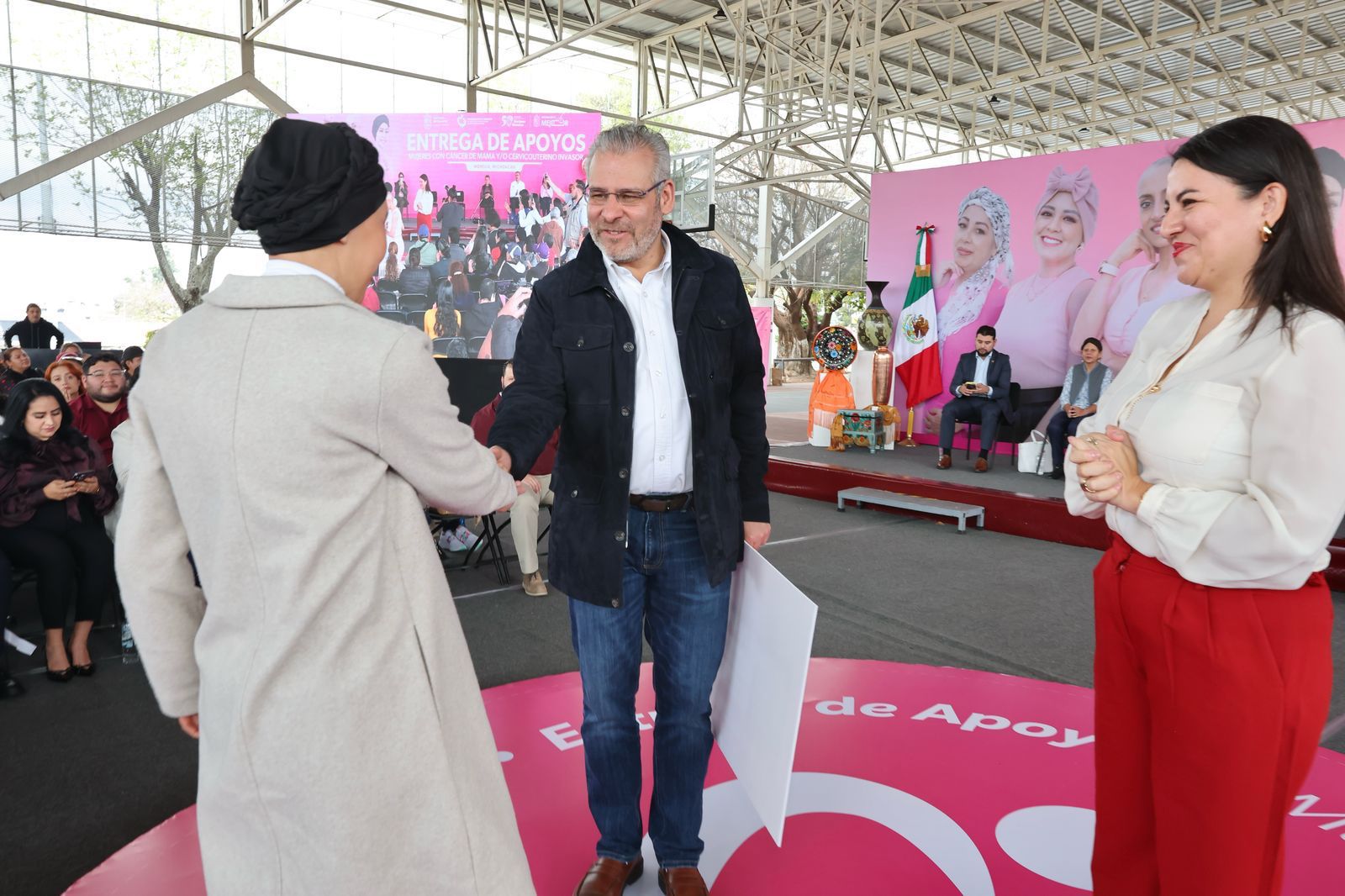 Programa pionero de atención al cáncer ha beneficiado a más de 700 niñas y niños y 2 mil 600 mujeres: Bedolla