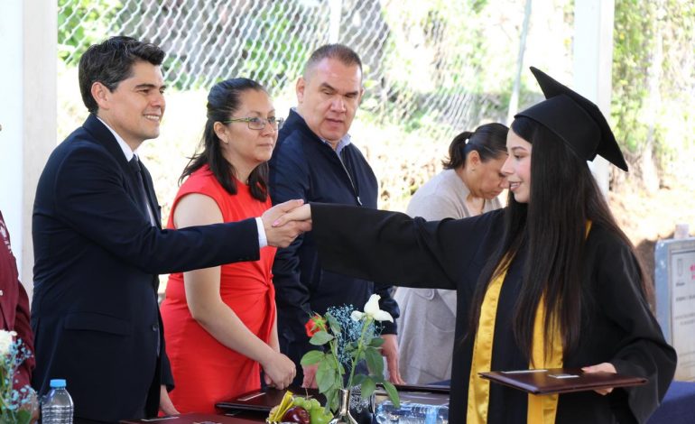 Toño Ixtláhuac apadrina generación 2022–2025 del Telebachillerato No. 191 de San Miguel Chichimequillas