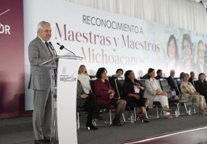 Más de 5 mil docentes pensionados reciben atención médica en el ISSSTE: Bedolla
