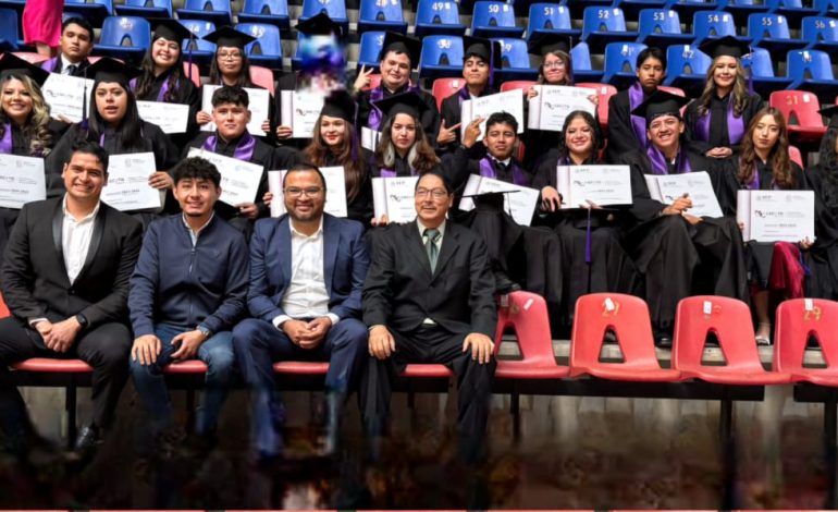 Egresa del Cecytem primera generación de especialidad en Digitalización de Documentos