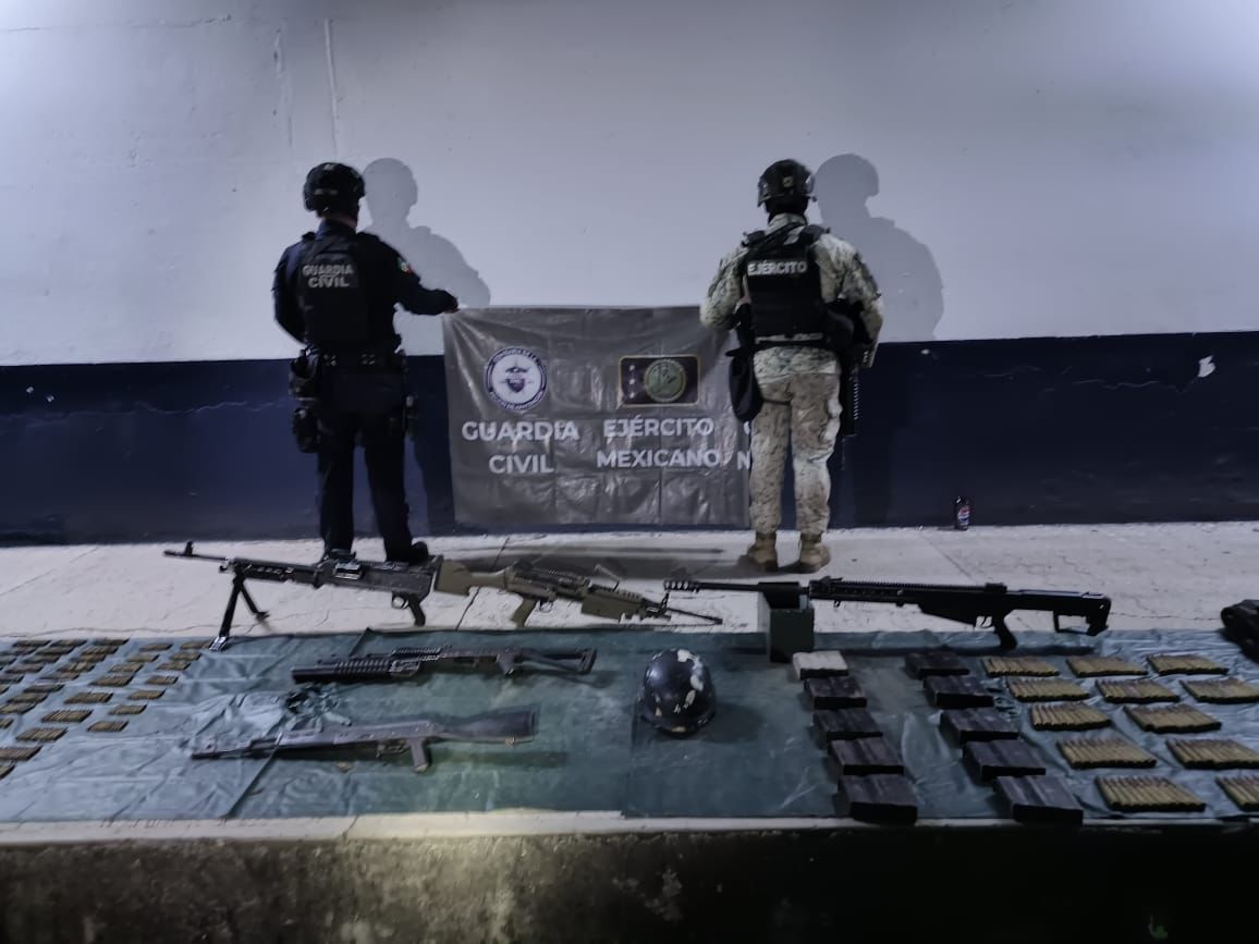 SSP y Defensa aseguran arsenal con barret, ametralladoras y granadas en Aguililla