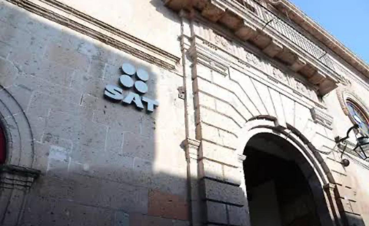 POR ACCESO ILÍCITO A SISTEMAS Y EQUIPOS DE INFORMÁTICA, FGR VINCULA A PROCESO A SERVIDOR PÚBLICO DEL SAT