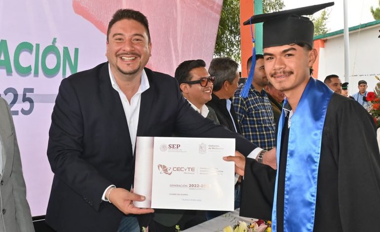 Ceceytem concluye ciclo escolar con la graduación de más de 7 mil jóvenes