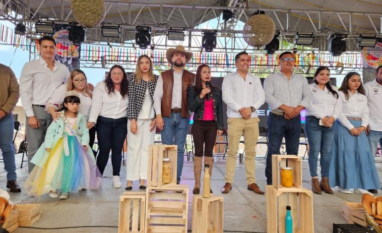 Impulsa Octavio Ocampo gestión para fortalecer a productores de ciruela y durazno en Zinapécuaro