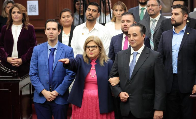 Azucena Marín Correa toma protesta como Magistrada del TAAM
