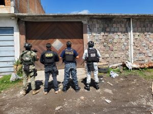 Cumplimenta FGE orden de cateo en Morelia; asegura más de mil 900 dosis de metanfetamina y detiene a cuatro personas