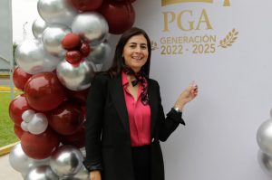 Felicita Gabriela Molina a estudiantes egresados de los diferentes niveles