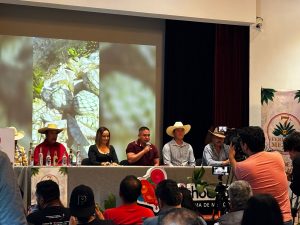 Vive la tradición y el sabor en la feria del mezcal de Turicato: Sectur