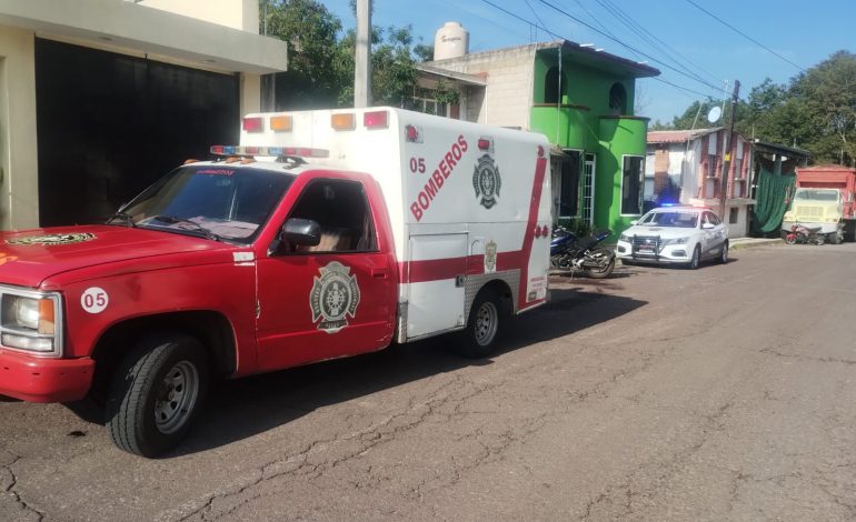 Motociclista Derrapa Cerca del Tecnológico en Zitácuaro; Bomberos Atienden la Emergencia