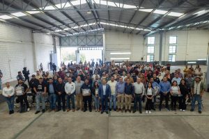 Entrega Gobierno de Michoacán uniformes a 44 rondas comunitarias de autogobiernos indígenas