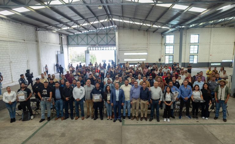 Entrega Gobierno de Michoacán uniformes a 44 rondas comunitarias de autogobiernos indígenas