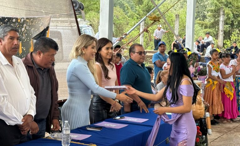 DIPUTADA BELINDA HURTADO MARÍN AMADRINA A TRES GENERACIONES DE ESTUDIANTES EN HIDALGO