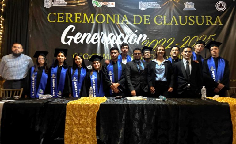 Cecytem gradúa a su primera generación de Robótica