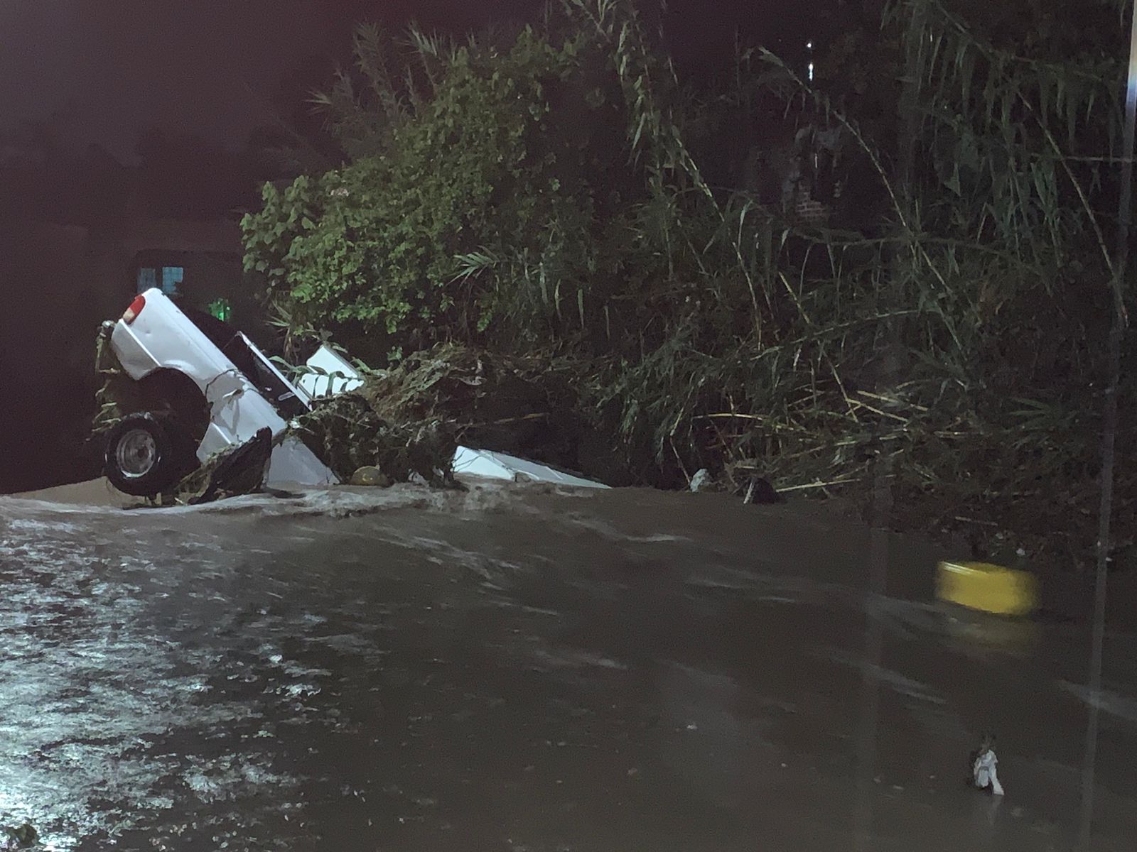 SSP auxilia a la población por inundaciones en Ecuandureo