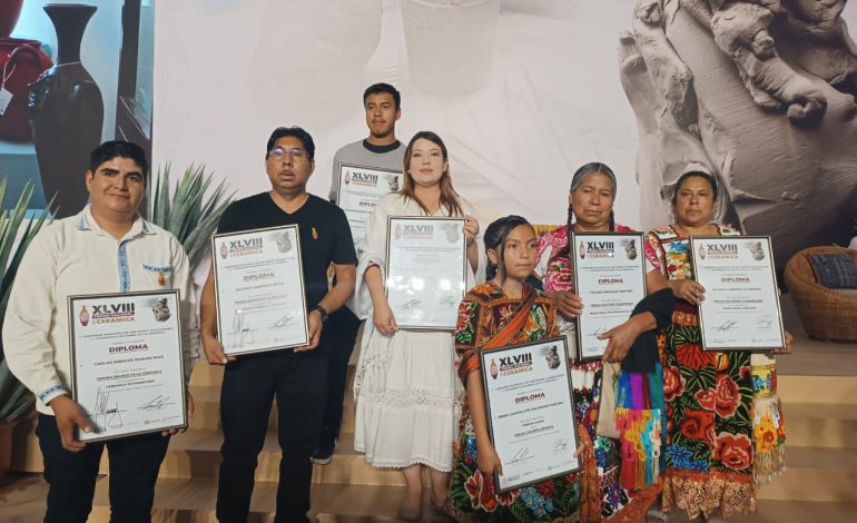 Artesanas y artesanos michoacanos galardonados en Concurso Nacional de Cerámica: Casart