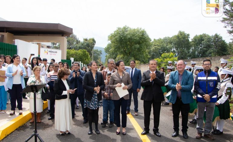 ​Jeovana Alcántar, inauguró la pavimentación asfáltica del camino de acceso al CBTF No.6, y andador de dicha institución educativa.
