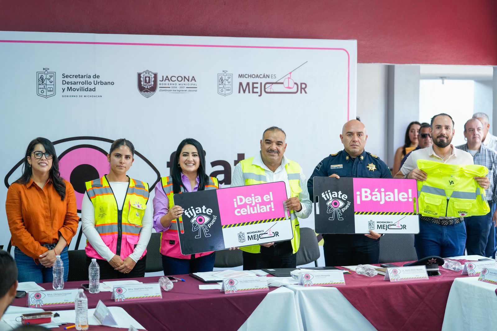 Gladyz Butanda promueve uso responsable del casco en Jacona