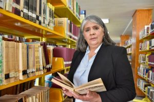 Reconoce Gabriela Molina el trabajo de la bibliotecaria Danelia Rivera