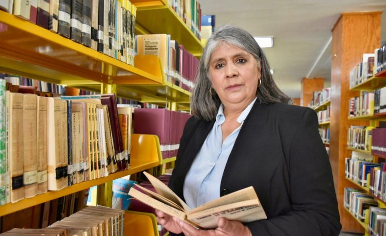 Reconoce Gabriela Molina el trabajo de la bibliotecaria Danelia Rivera