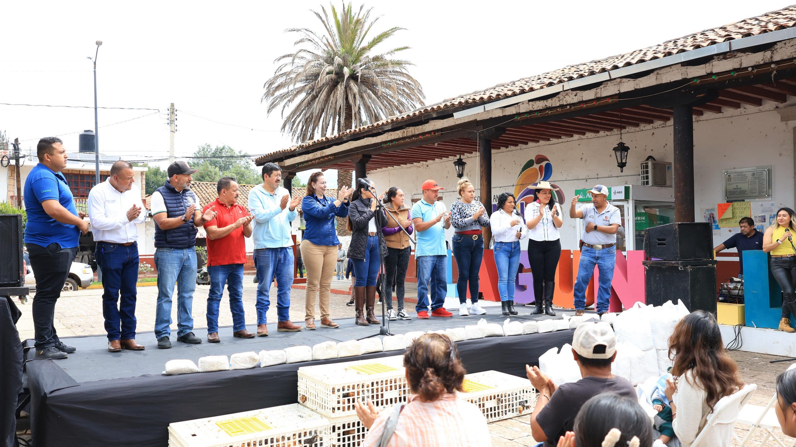 Municipios de Región Pátzcuaro reciben más de mil paquetes de hortalizas y aves: Sader