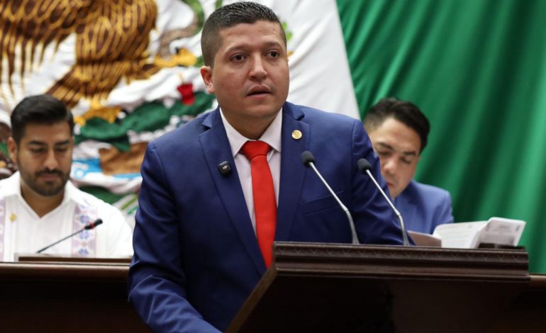 Busca Vicente Gómez tipificar como delito terapias de conversión