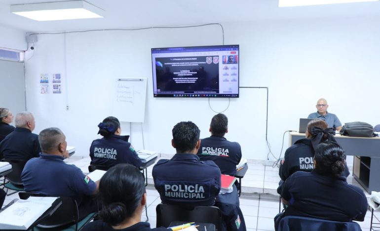 Fortalecen competencias digitales de policías michoacanos en formación