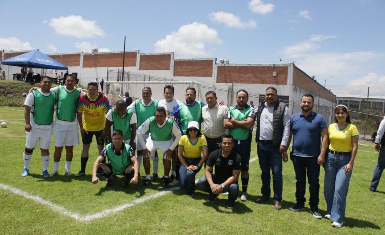 Ex futbolistas visitan Centro Penitenciario “David Franco Rodríguez”