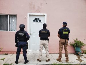 Durante cateo realizado en Morelia, Fiscalía General detiene a una persona por el delito de narcomenudeo