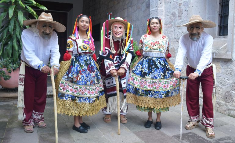Santa Ana Zirosto se viste de fiesta para su festival de danzas tradicionales: Secum