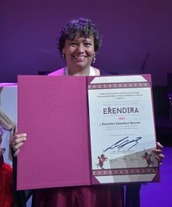 La actriz Teresita Sánchez invita a postular al Premio Eréndira 2025