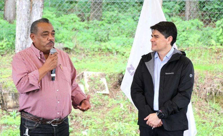Toño Ixtláhuac da inicio a programa de reforestación con entrega de 8 mil pinos
