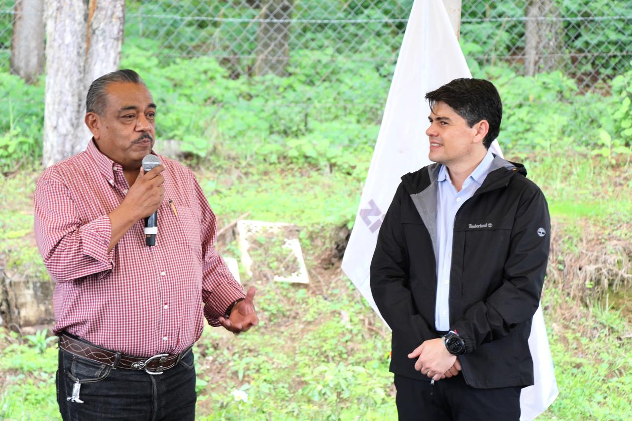 Toño Ixtláhuac da inicio a programa de reforestación con entrega de 8 mil pinos