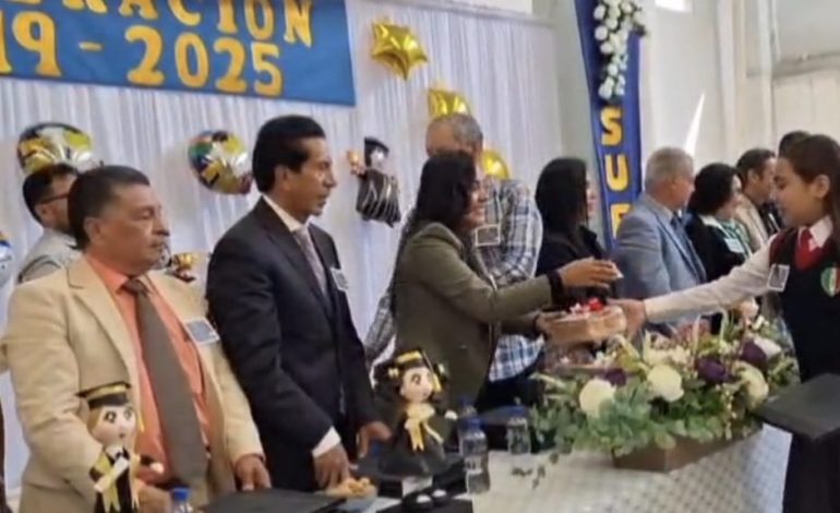 Con gran entusiasmo más de 90 alumnos egresan de la 18 de Marzo en Zitácuaro