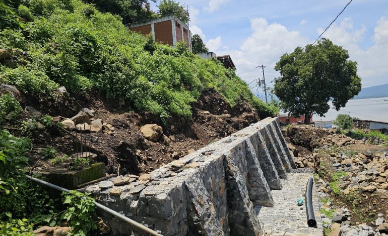 SCOP rehabilita panteón comunal en Isla de Tecuena