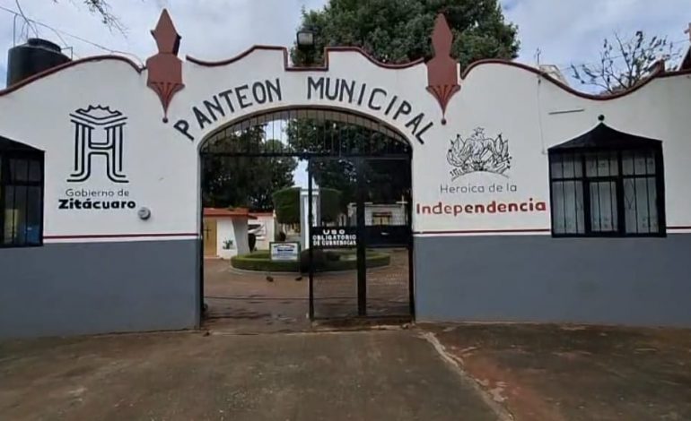Lluvias provocan afectaciones en tumbas del panteón San Carlos