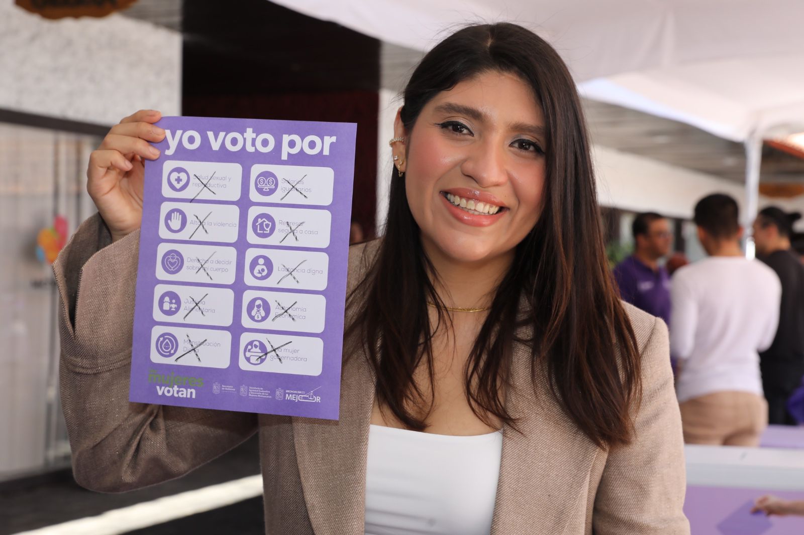 «No vamos a pedir permiso para gobernar en Michoacán”: Ale Anguiano.