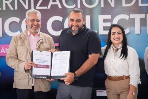 Con transportistas, Gladyz Butanda arranca modernización de camiones urbanos en Uruapan.